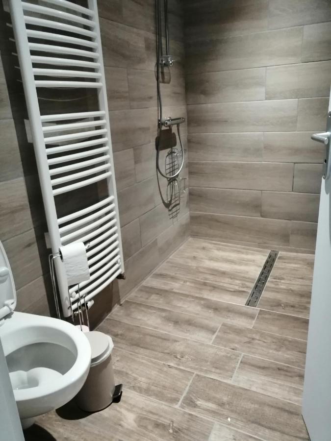 Bed and Breakfast Chez Fabrice Le Pertuis Екстер'єр фото