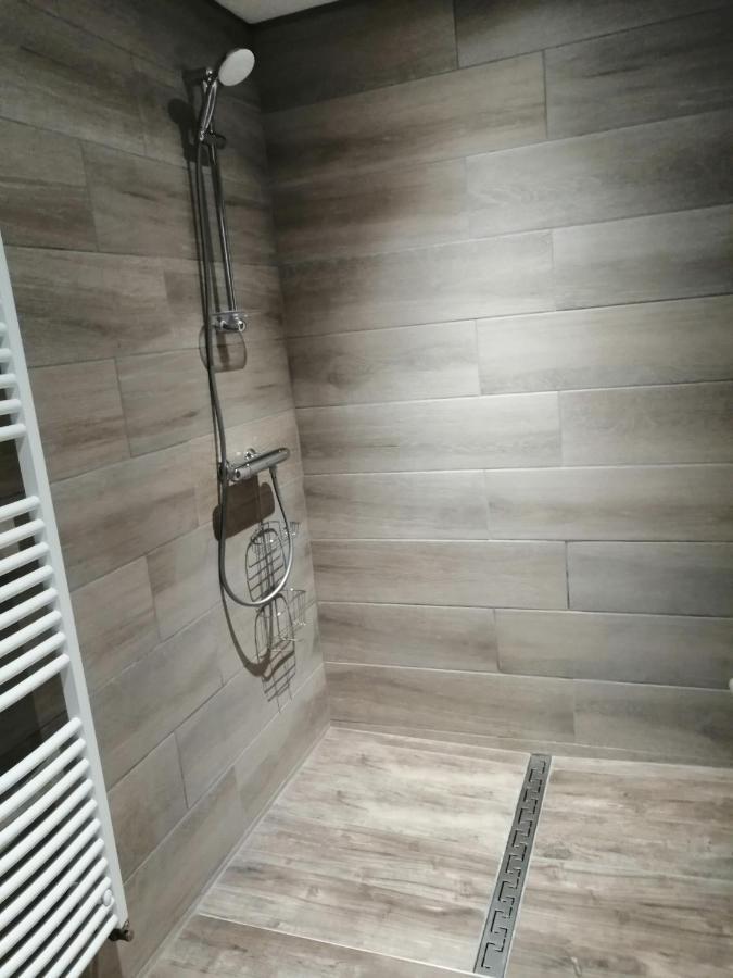 Bed and Breakfast Chez Fabrice Le Pertuis Екстер'єр фото